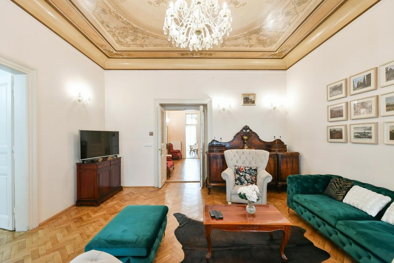 Stunning Charles Bridge Apartment Prague Extérieur photo