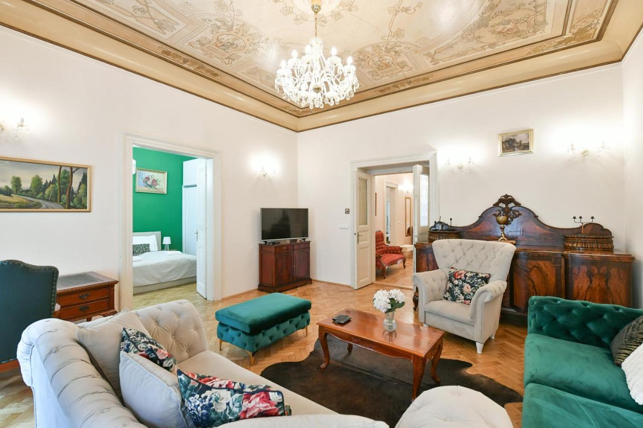 Stunning Charles Bridge Apartment Prague Extérieur photo