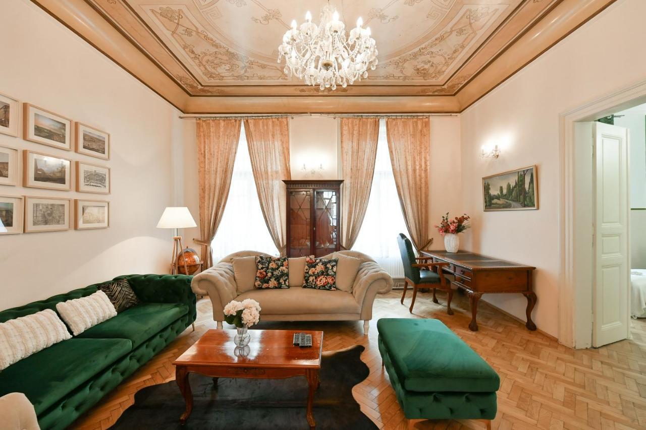 Stunning Charles Bridge Apartment Prague Extérieur photo