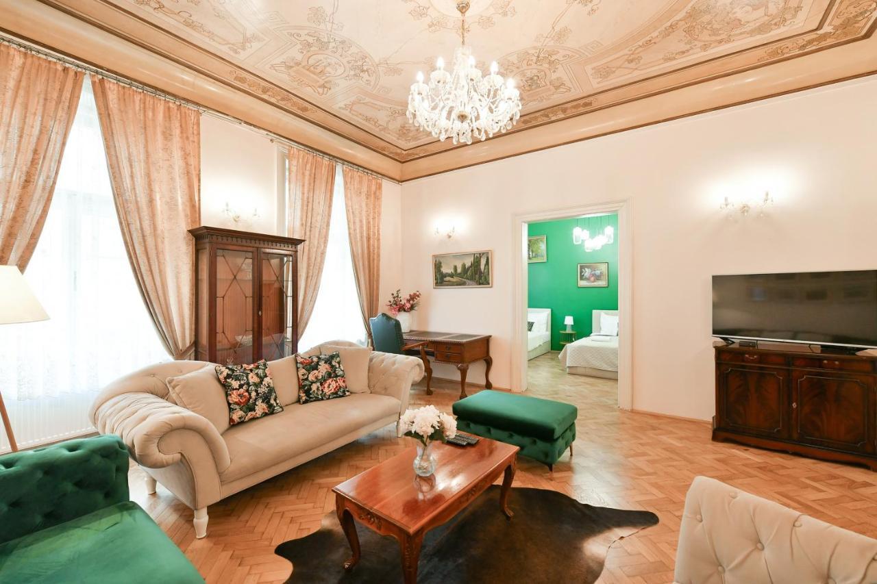 Stunning Charles Bridge Apartment Prague Extérieur photo