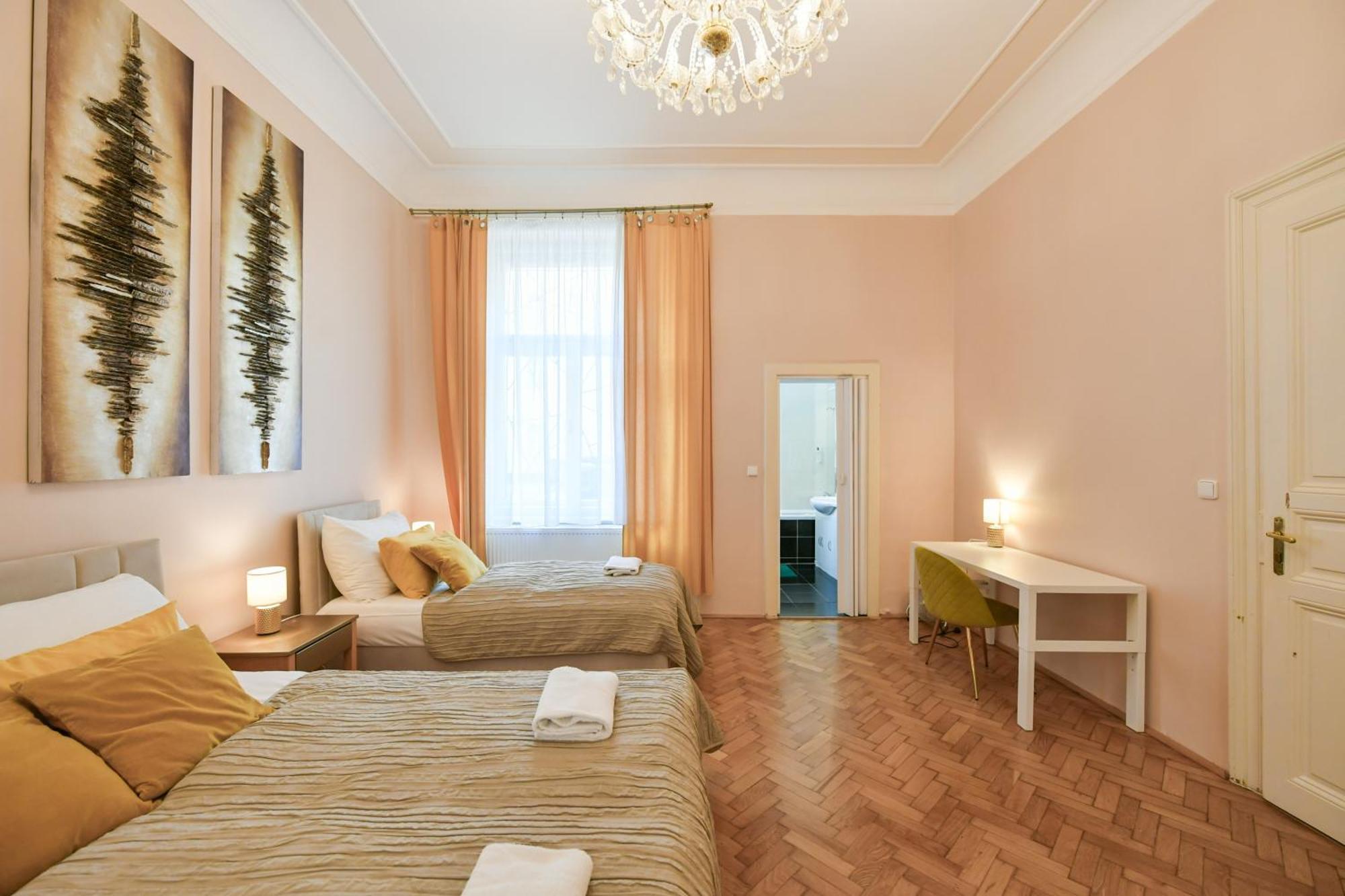 Stunning Charles Bridge Apartment Prague Extérieur photo