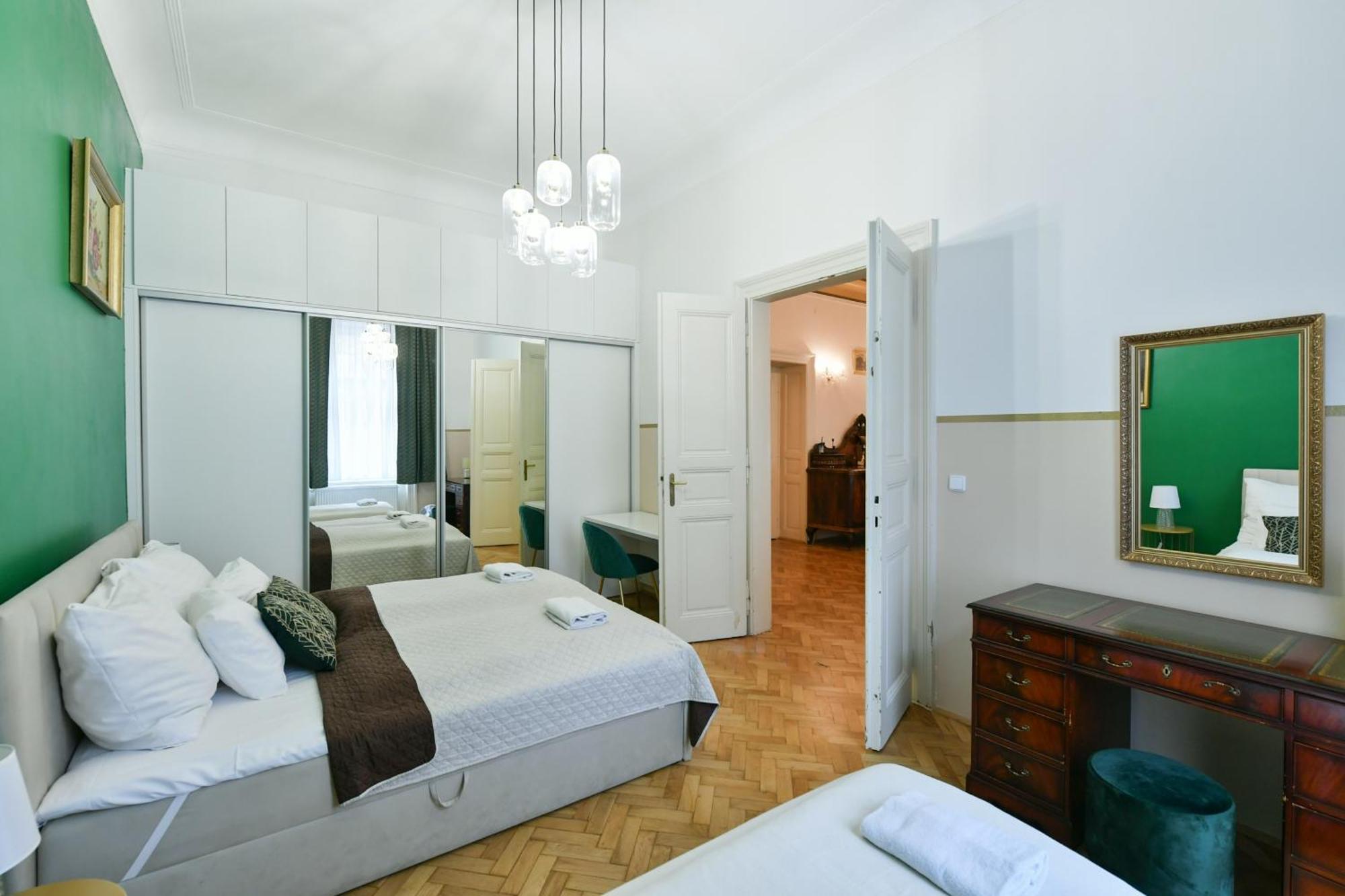 Stunning Charles Bridge Apartment Prague Extérieur photo