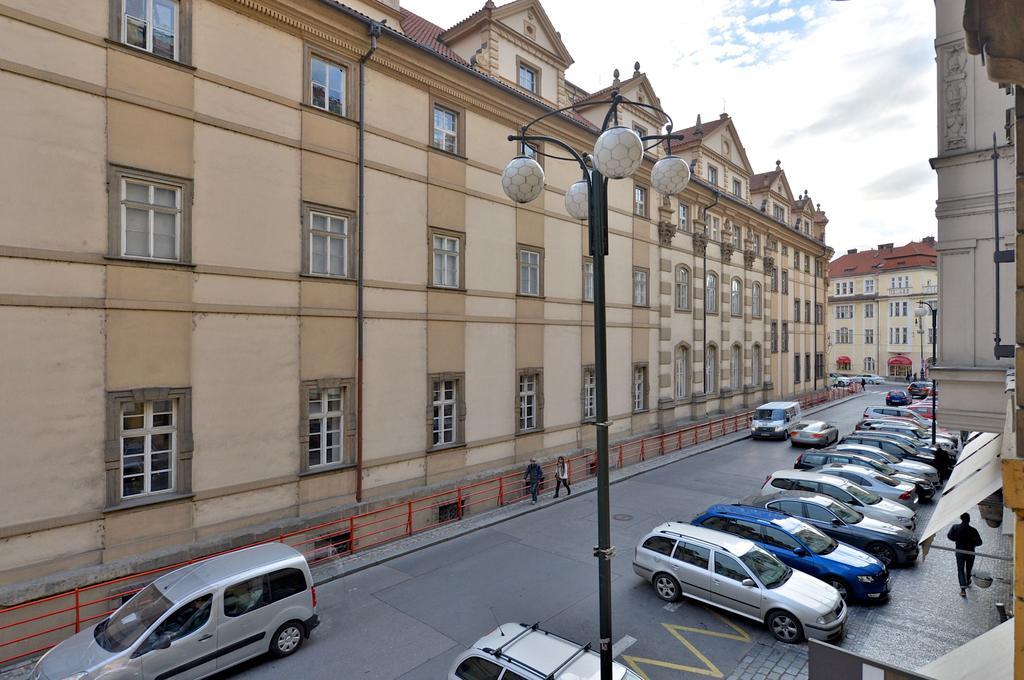 Stunning Charles Bridge Apartment Prague Extérieur photo